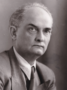 Prominentestes Opfer der „Entnazifizierung“ war der 1930 noch frei gewählte Oberbürgermeister Dr. Franz Danzebrink, der am 25. Juni 1945 aus seinem Amt entfernt wurde.